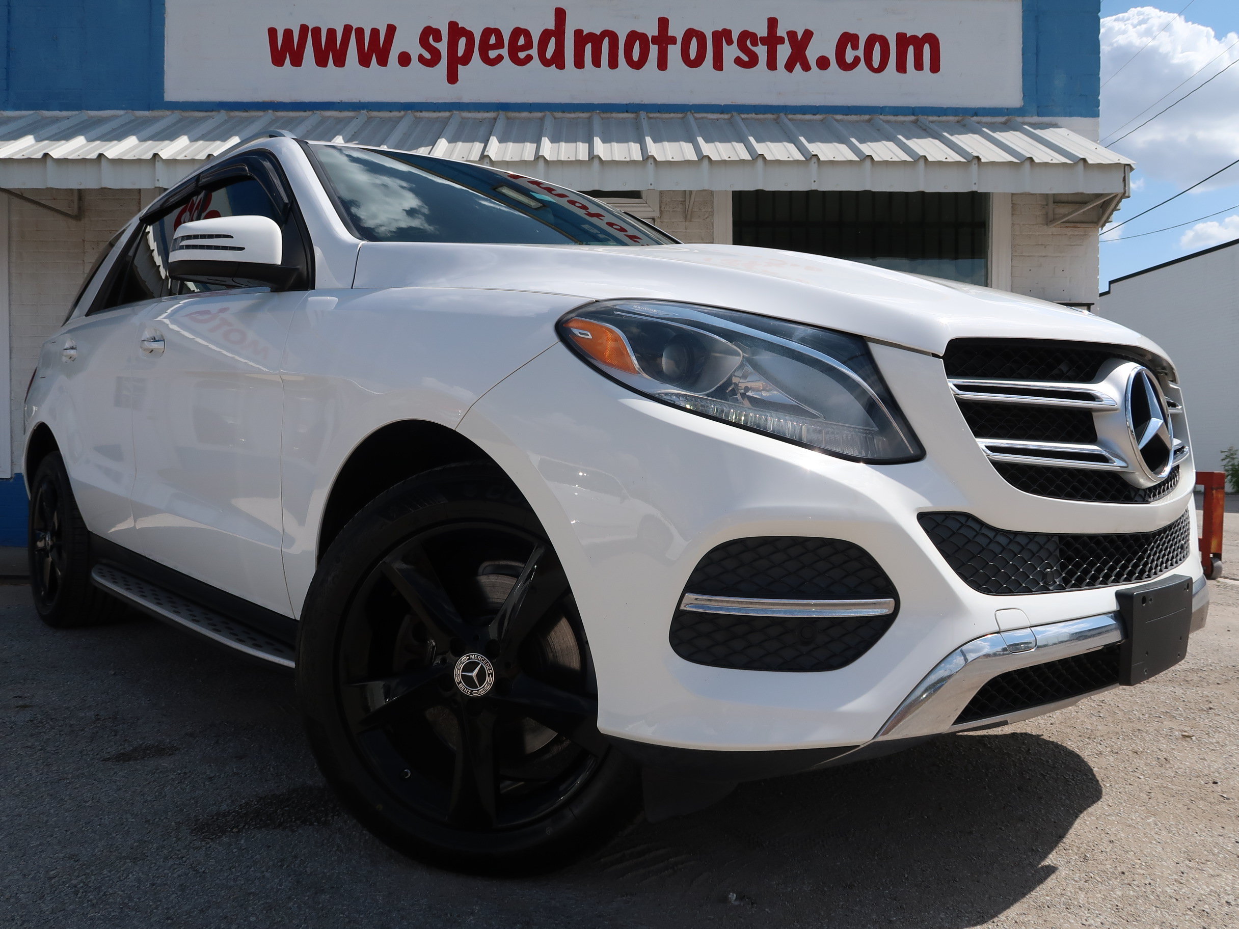 Used 2018 Mercedes-Benz GLE 350 image 2