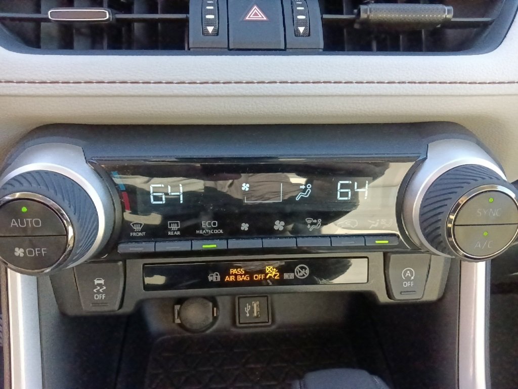 Used 2024 Toyota RAV4 XLE Premium image 23