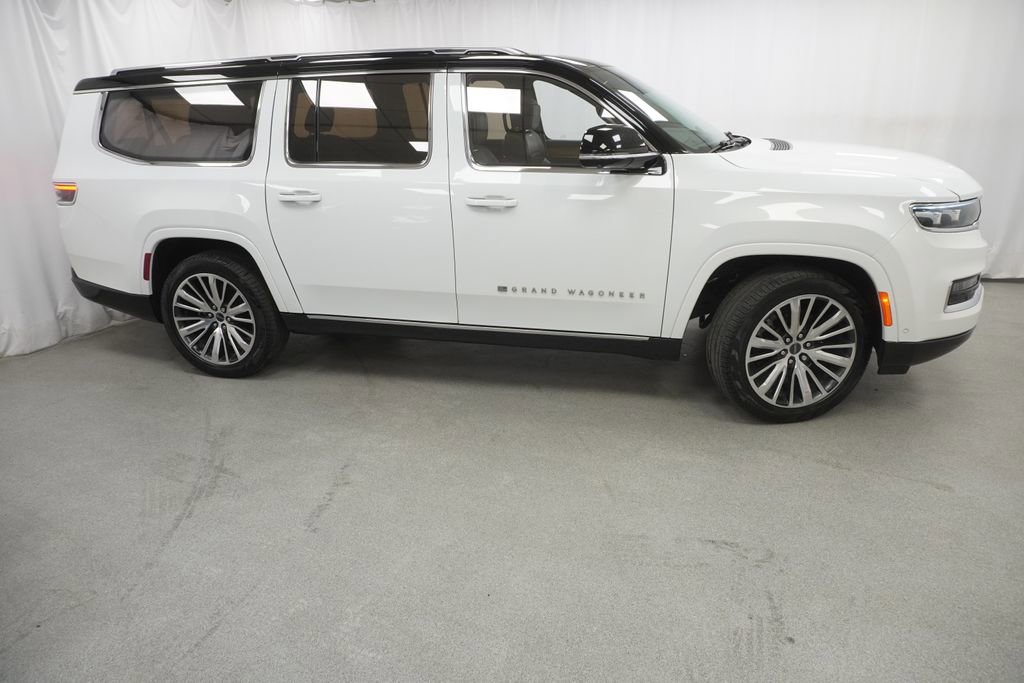 Used 2023 Jeep Grand Wagoneer L Series III w/ HD Trailer Tow Package AWD/4WD image 10