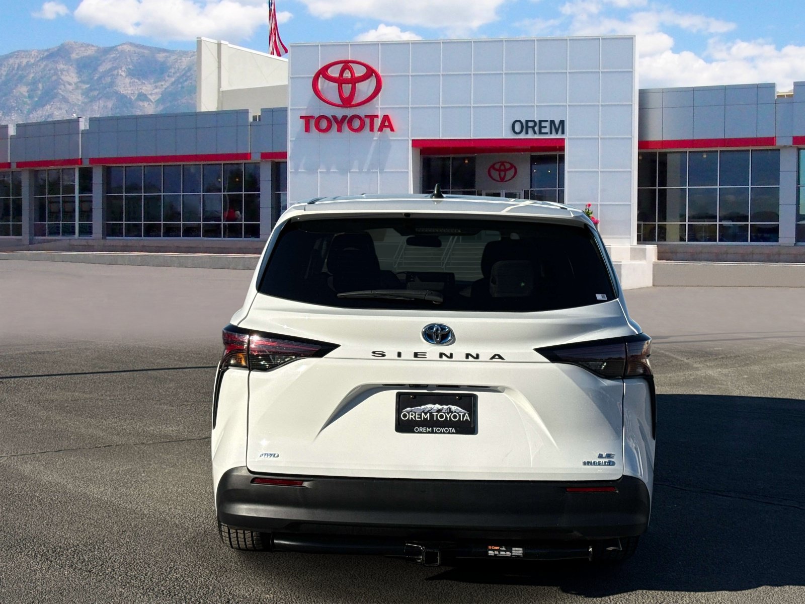 Used 2024 Toyota Sienna LE AWD/4WD image 4