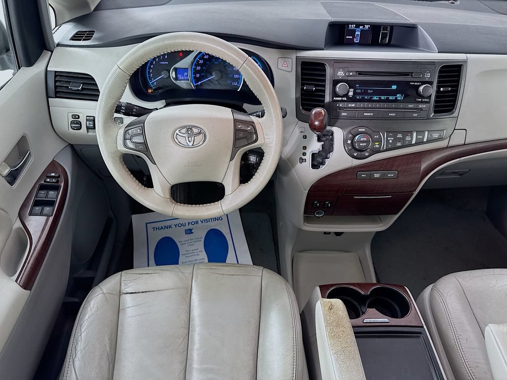 Used 2013 Toyota Sienna XLE FWD image 28