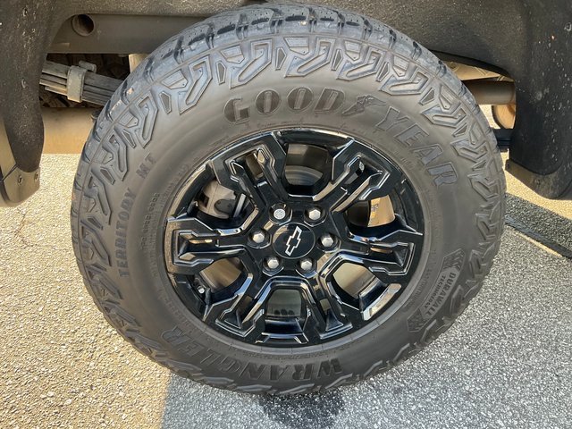 Used 2022 Chevrolet Silverado 1500 ZR2 w/ Technology Package image 12