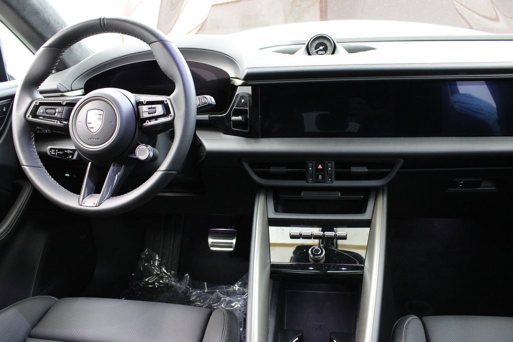 Used 2024 Porsche Macan Turbo Electric AWD/4WD image 17