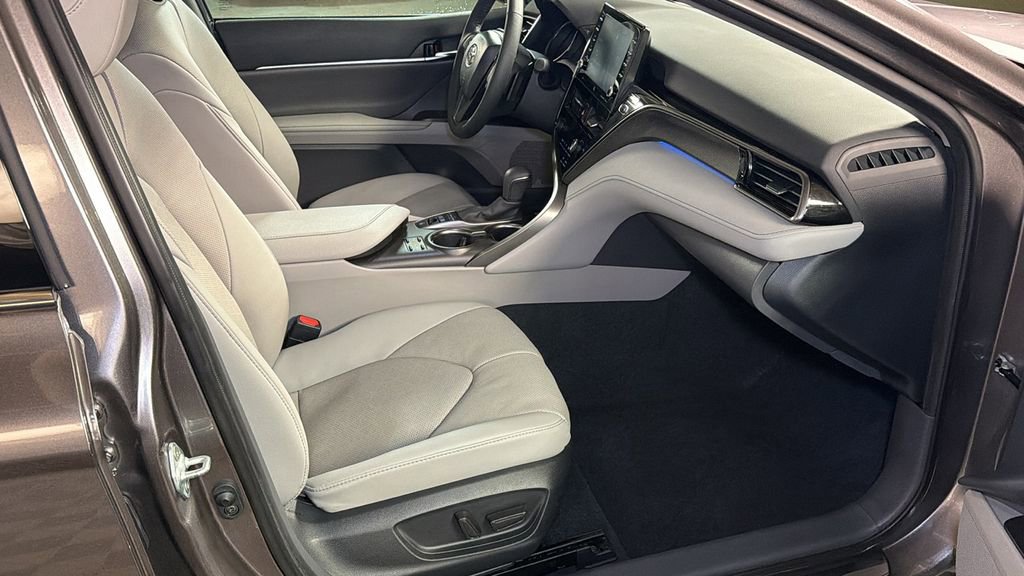 Used 2024 Toyota Camry XSE w/ Navigation Package image 9
