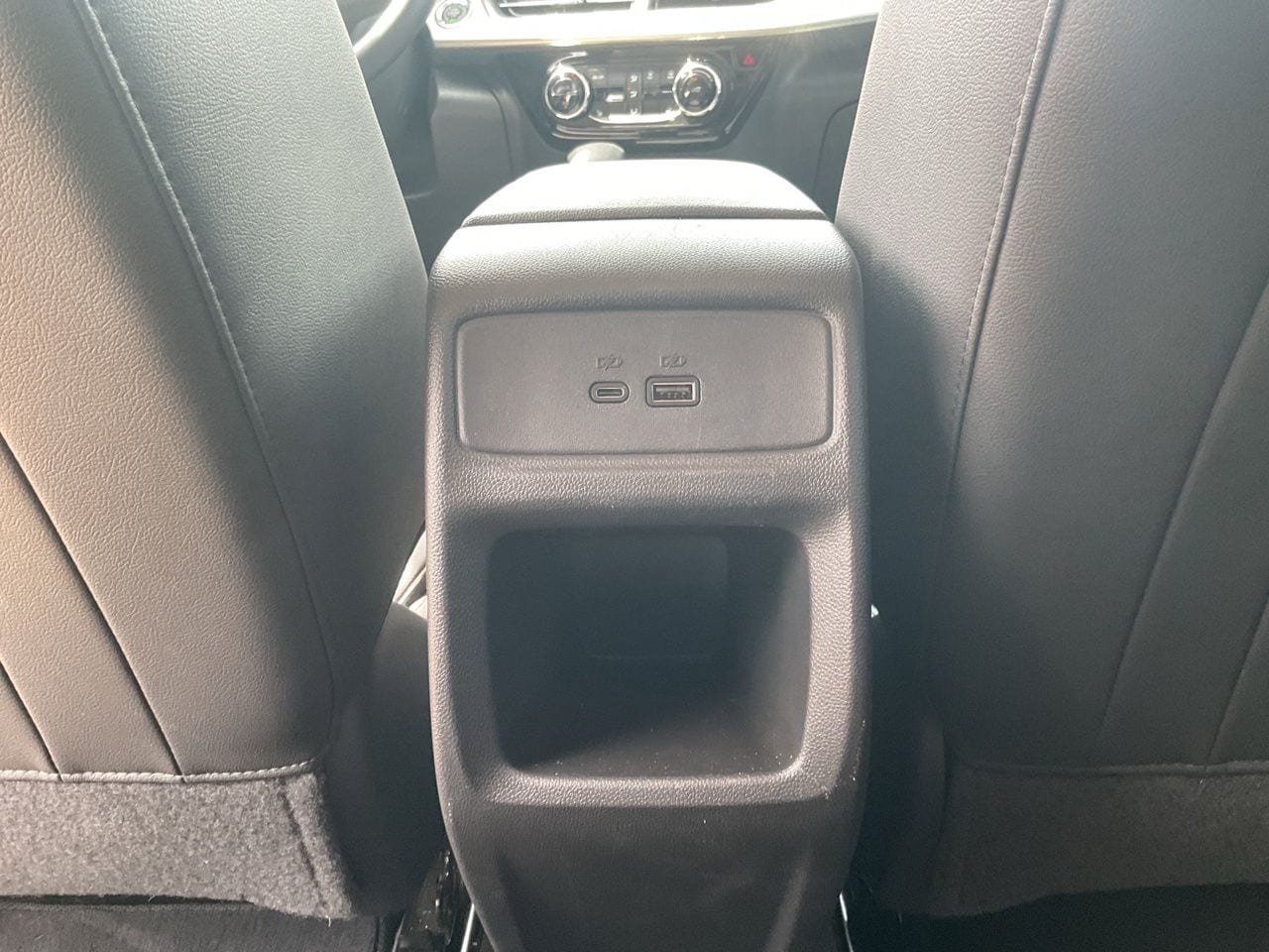 Used 2025 Chevrolet Trax LT w/ LT Convenience Package FWD image 11