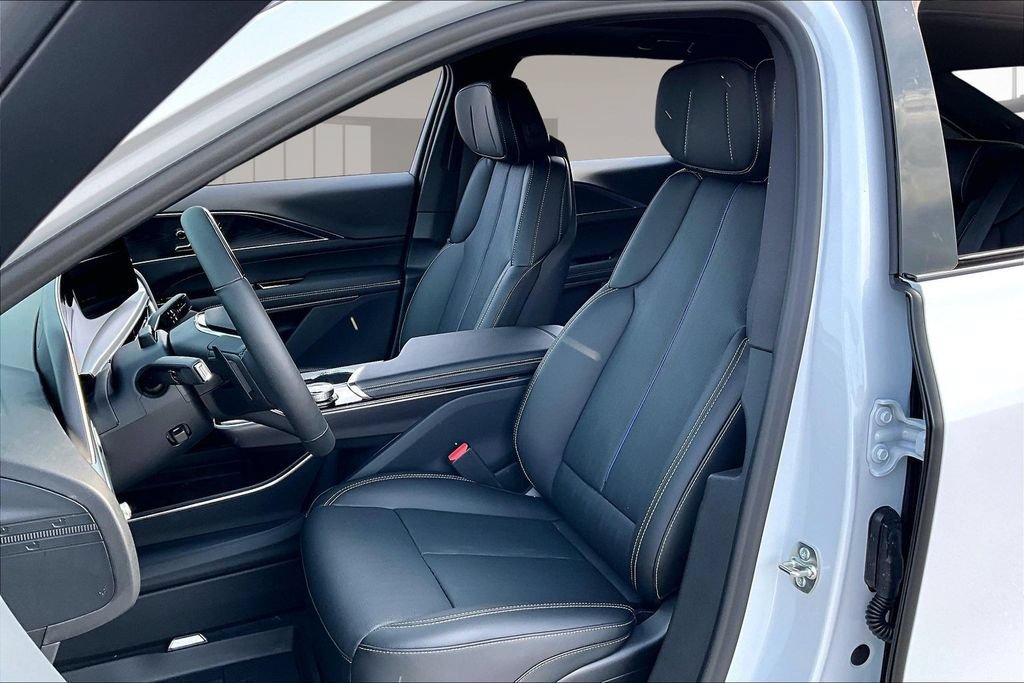 New 2026 Cadillac Lyriq Luxury w/ LPO, Floor Liner Package AWD/4WD image 9