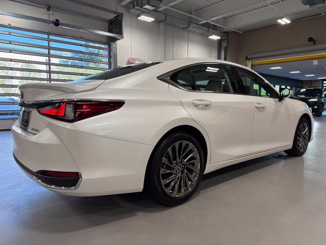 Used 2025 Lexus ES 300h w/ Technology Package FWD image 7
