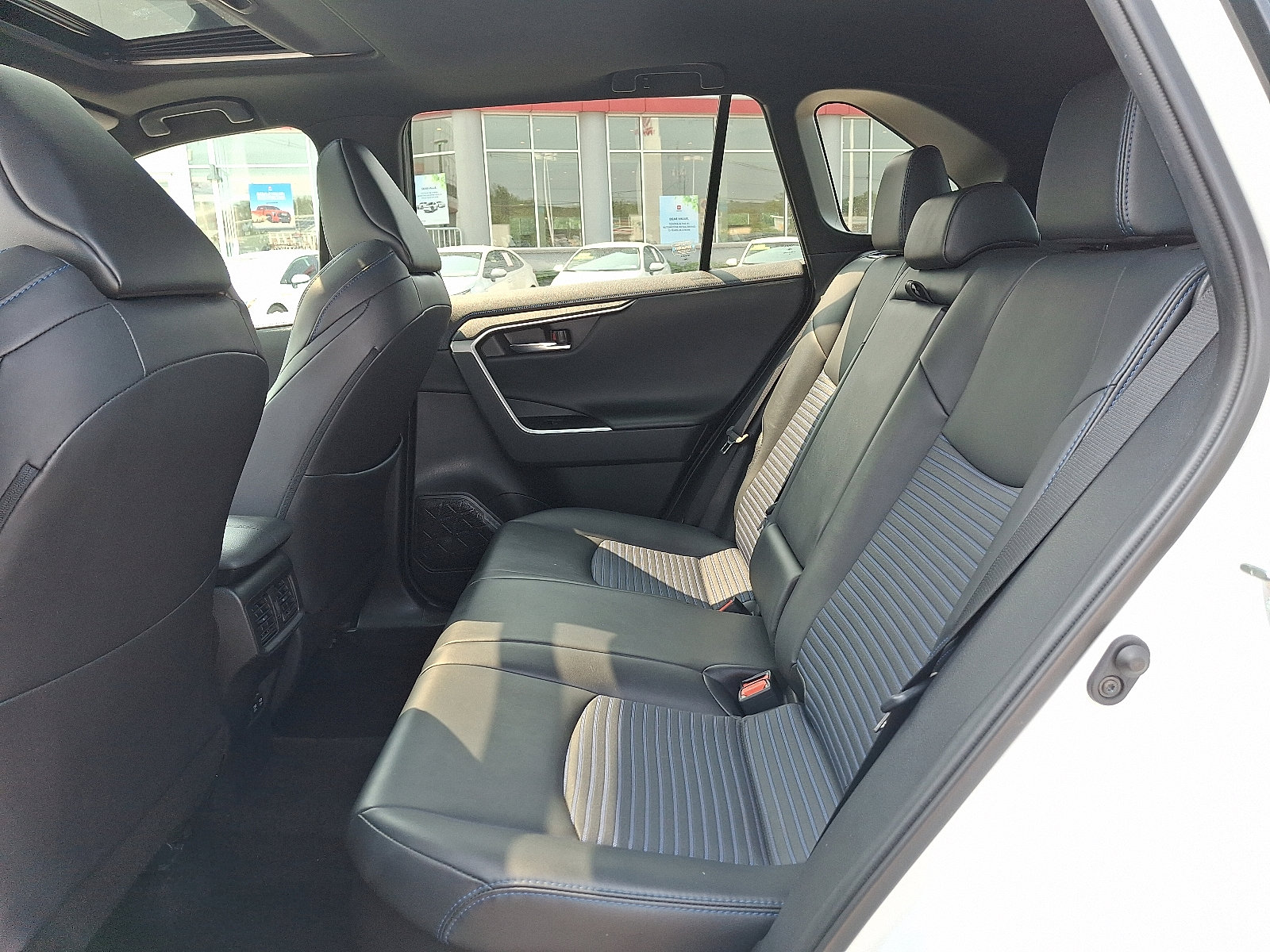 Certified 2020 Toyota RAV4 XSE w/ Carpet Mat Package image 11