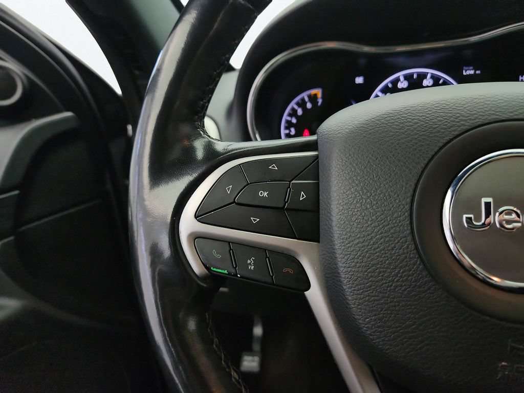 Used 2019 Jeep Grand Cherokee Laredo AWD/4WD image 22