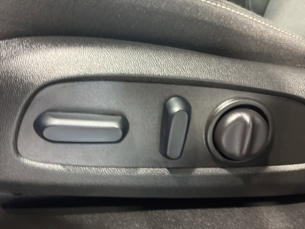 Used 2025 Chevrolet Blazer LT AWD/4WD image 18
