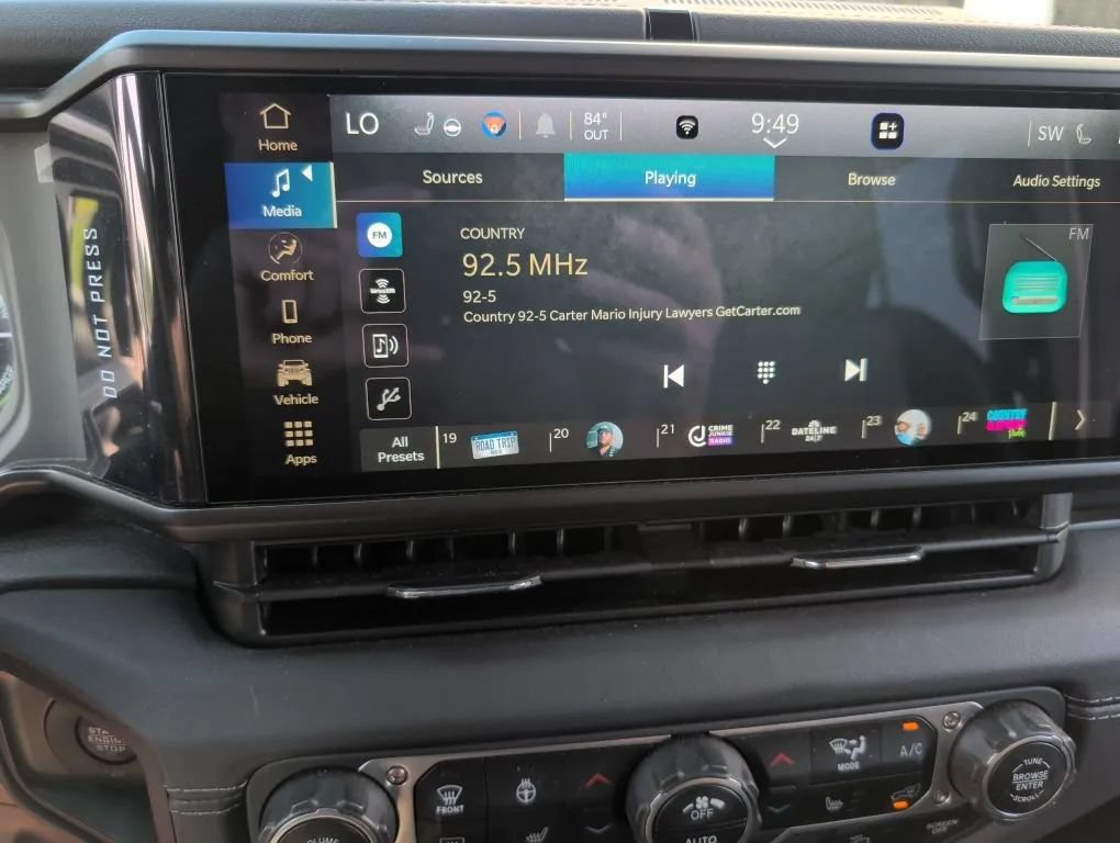 Used 2024 Jeep Wrangler Unlimited Sahara w/ Safety Group AWD/4WD image 16