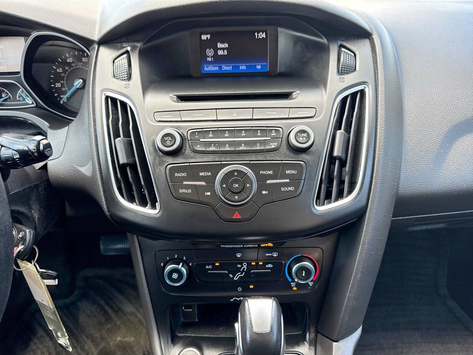 Used 2016 Ford Focus SE w/ Equipment Group 201A FWD image 27