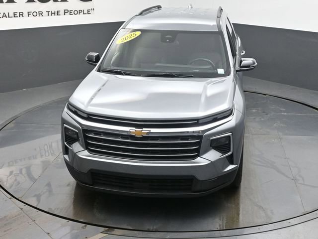 Used 2025 Chevrolet Traverse LT image 60