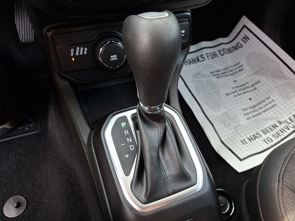 Used 2023 Jeep Renegade Latitude w/ Premium Group AWD/4WD image 15