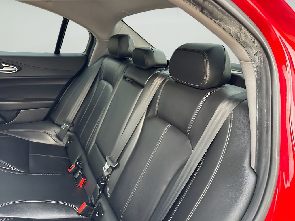 Used 2020 Alfa Romeo Giulia image 26