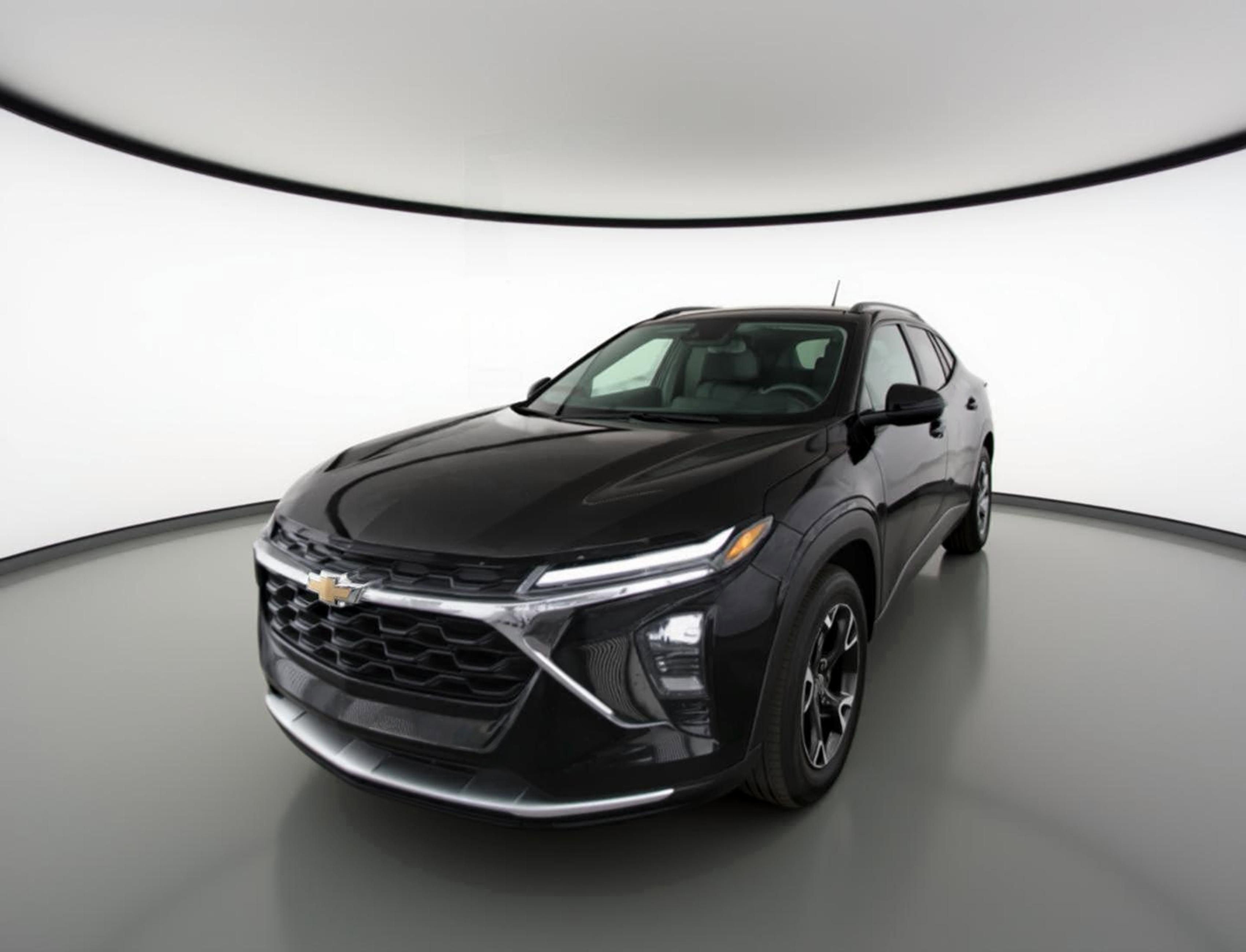 Used 2025 Chevrolet Trax LT image 3