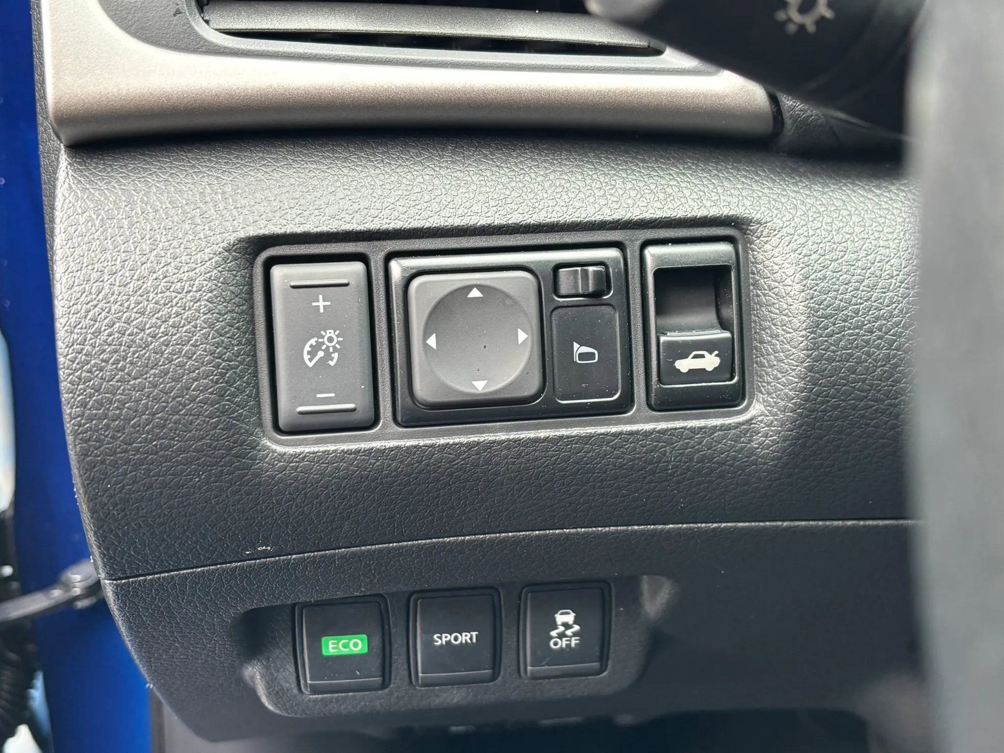 Used 2015 Nissan Sentra SR FWD image 14