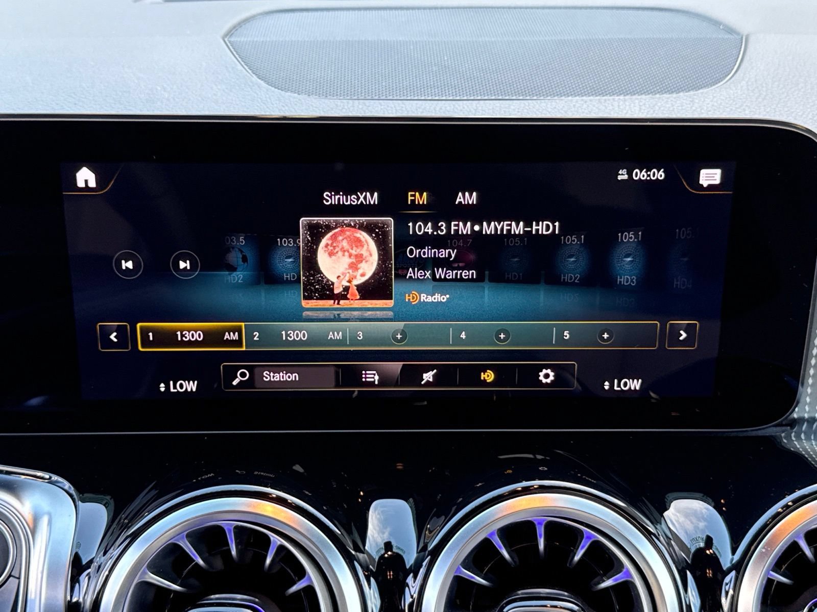 Used 2022 Mercedes-Benz GLB 250 image 33