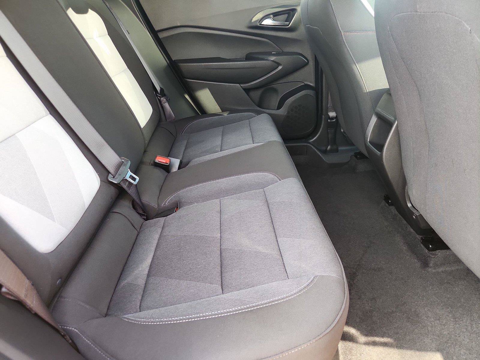 Used 2025 Chevrolet Trax RS w/ Sunroof Package FWD image 24