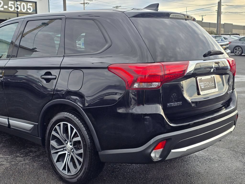 Used 2018 Mitsubishi Outlander ES FWD image 9