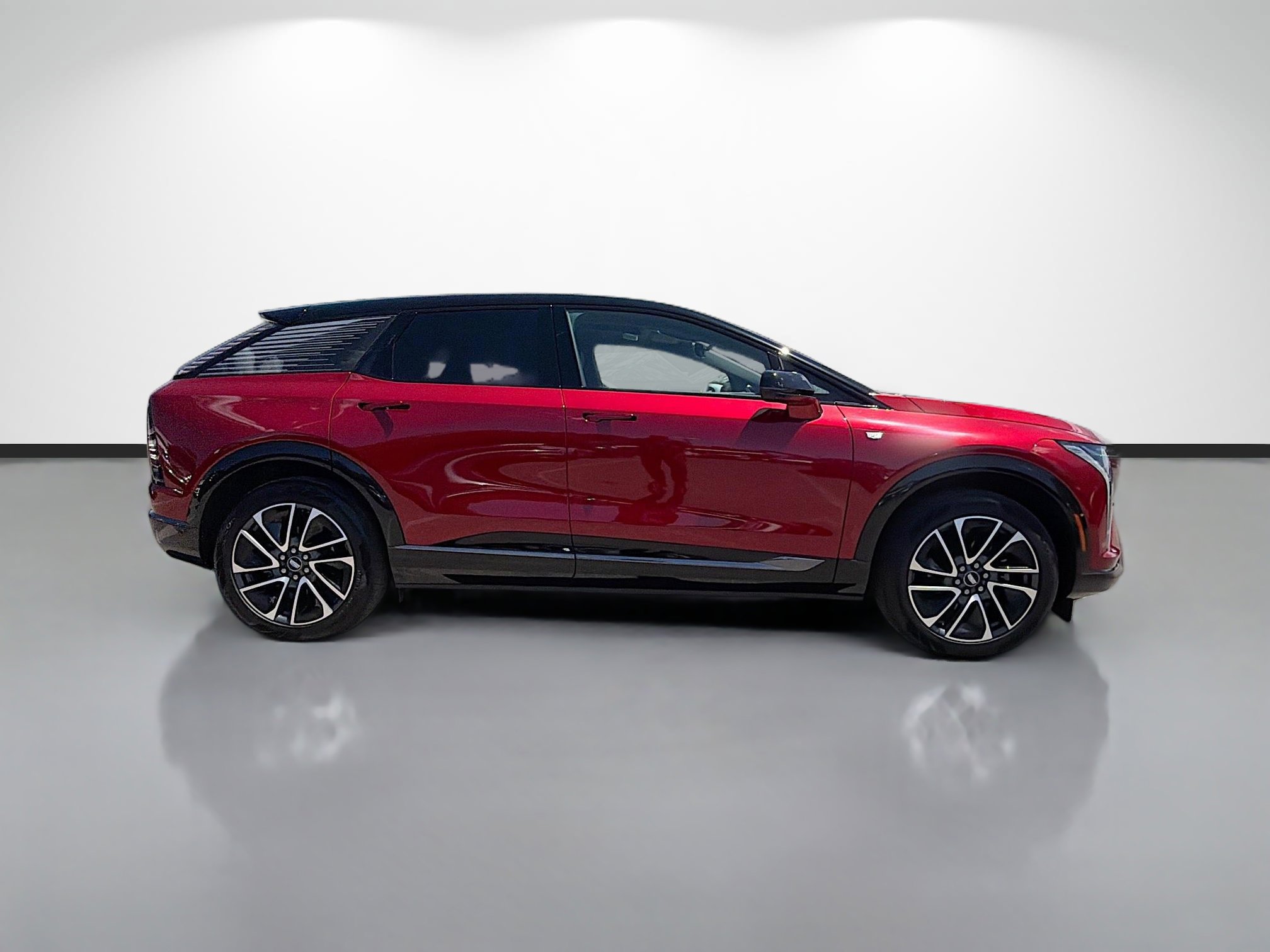 Used 2025 Cadillac Optiq Sport 1 AWD/4WD image 2