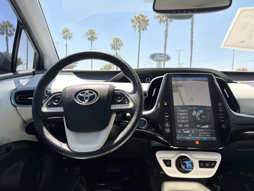 Used 2017 Toyota Prius Prime Advanced FWD image 10