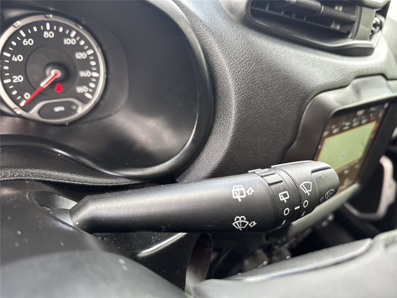 Used 2021 Jeep Renegade Latitude w/ Luxury Group I image 23