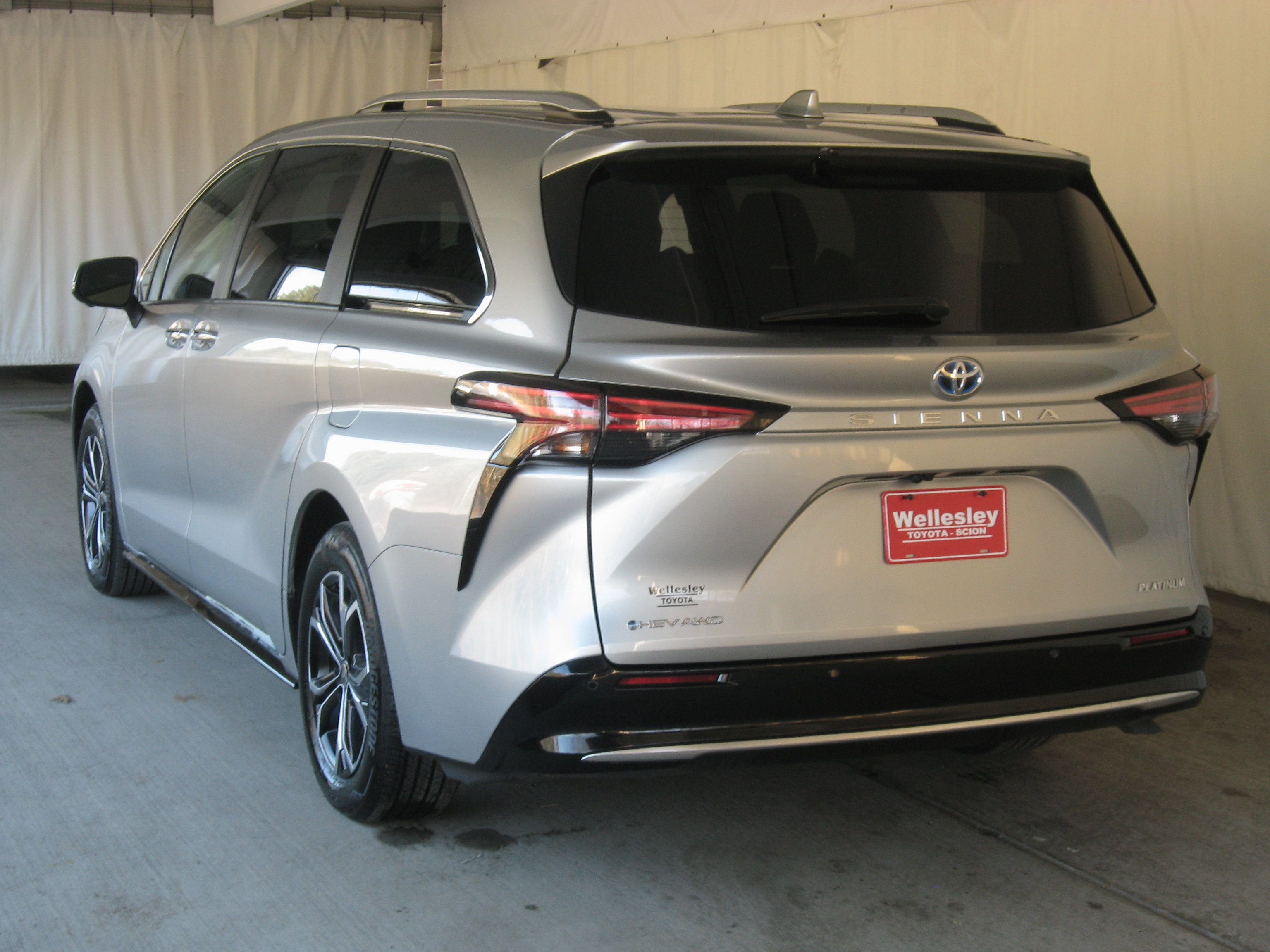 Used 2025 Toyota Sienna Platinum image 30