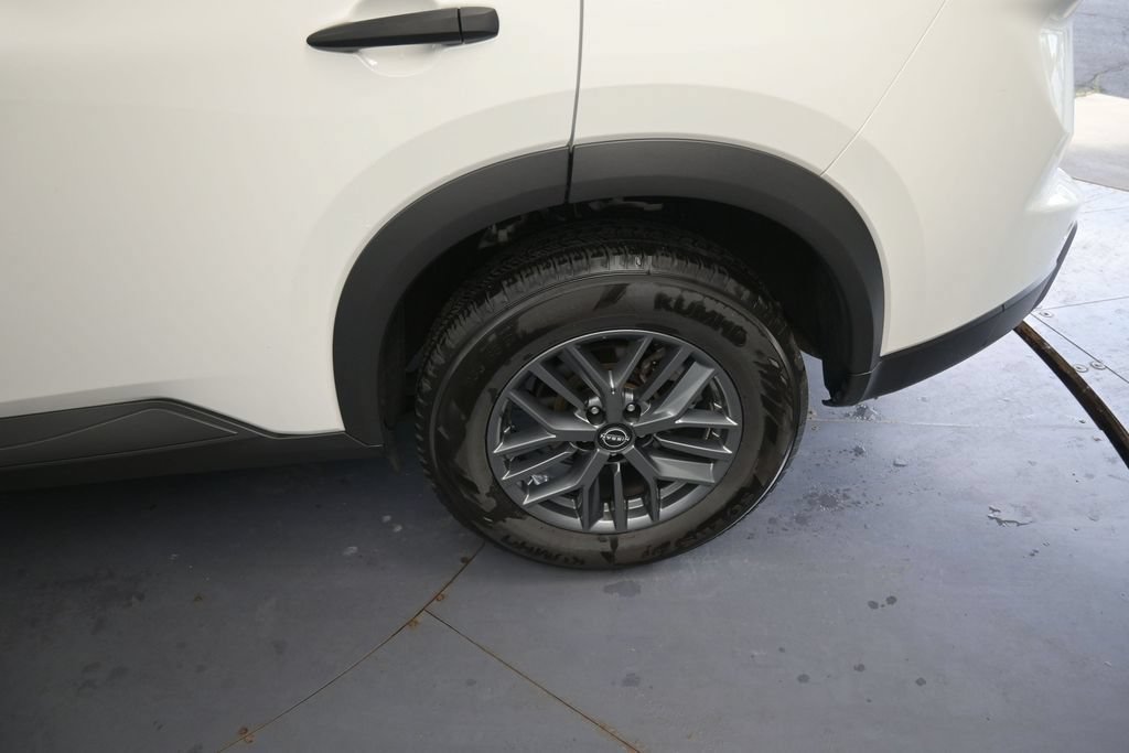 Used 2024 Nissan Rogue S FWD image 17