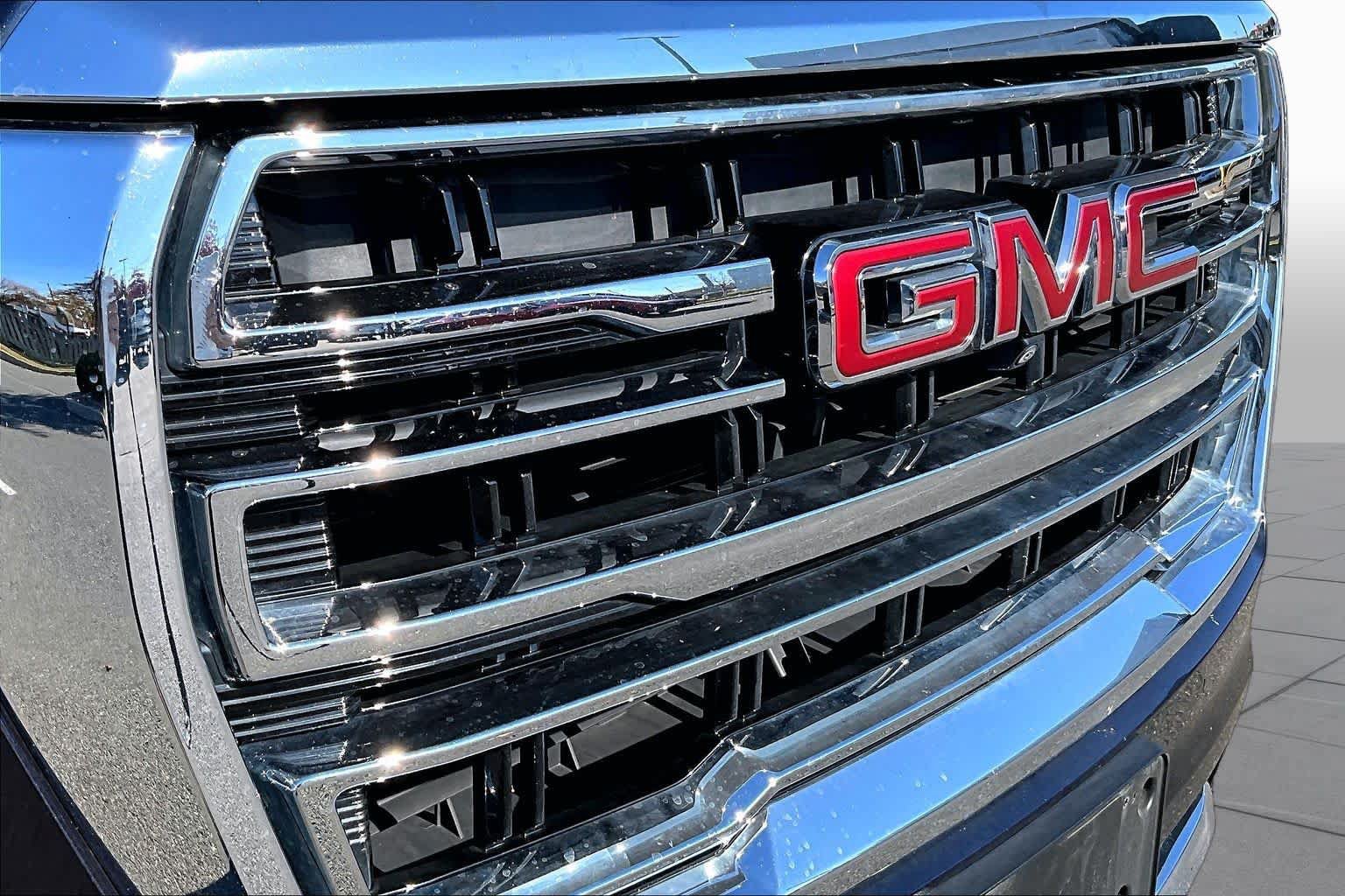 Used 2023 GMC Yukon SLT w/ SLT Luxury Package AWD/4WD image 29