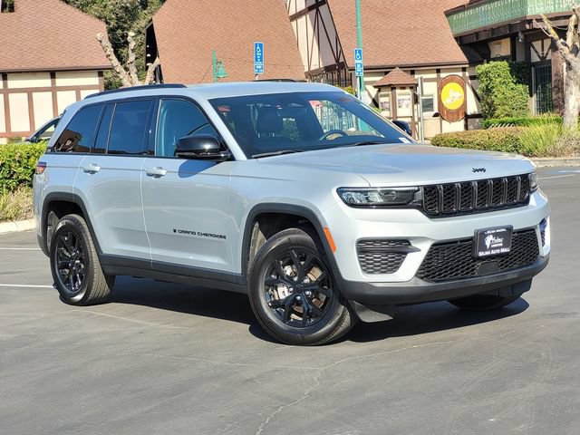 Used 2024 Jeep Grand Cherokee Altitude AWD/4WD image 2