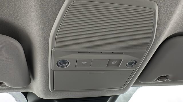 Used 2025 Nissan Kicks SR w/ Illumination Package image 30