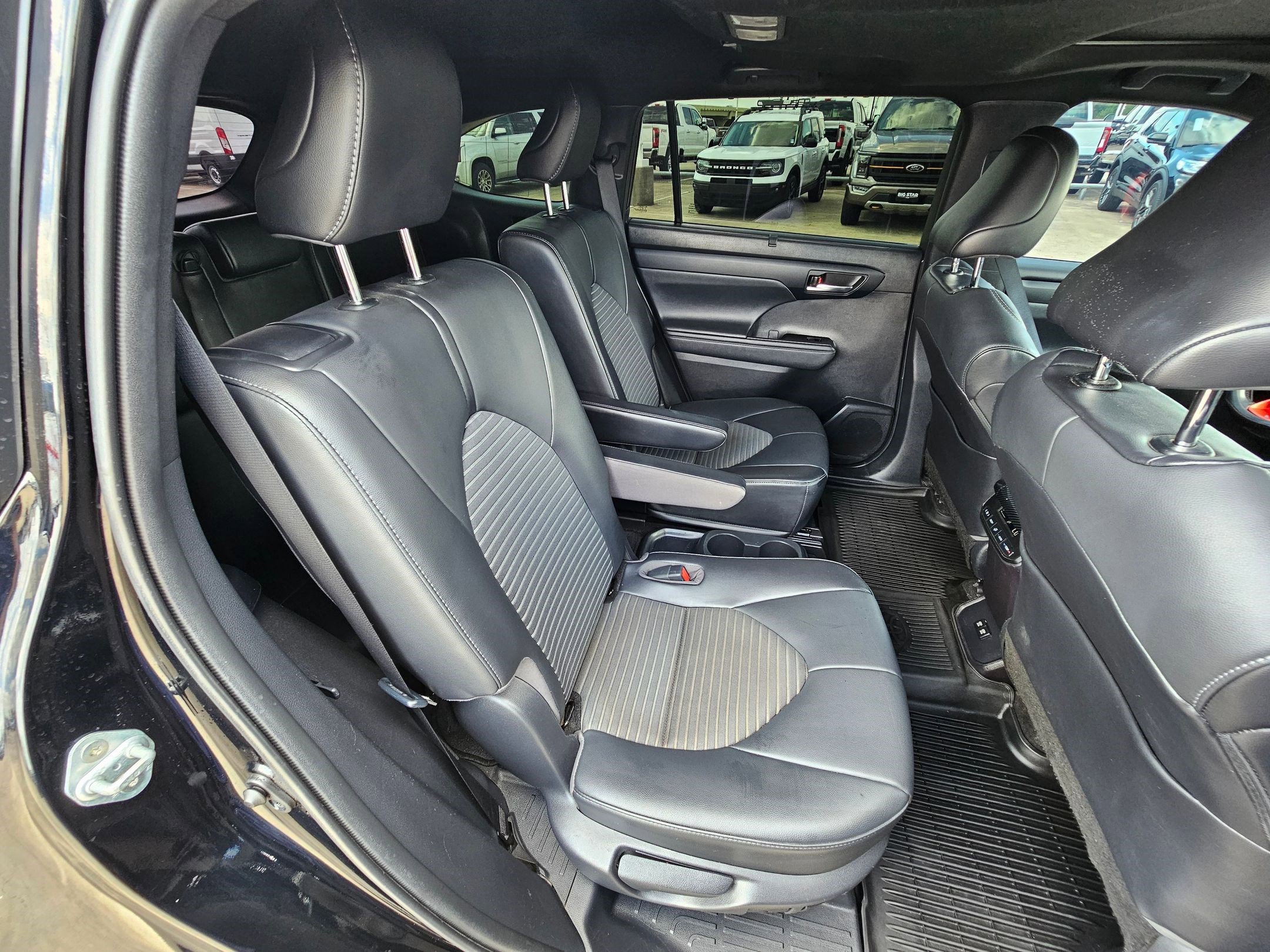 Used 2021 Toyota Highlander XSE FWD image 29