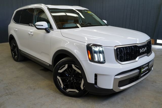 Used 2023 Kia Telluride EX w/ EX Captain's Chair Package AWD/4WD image 3