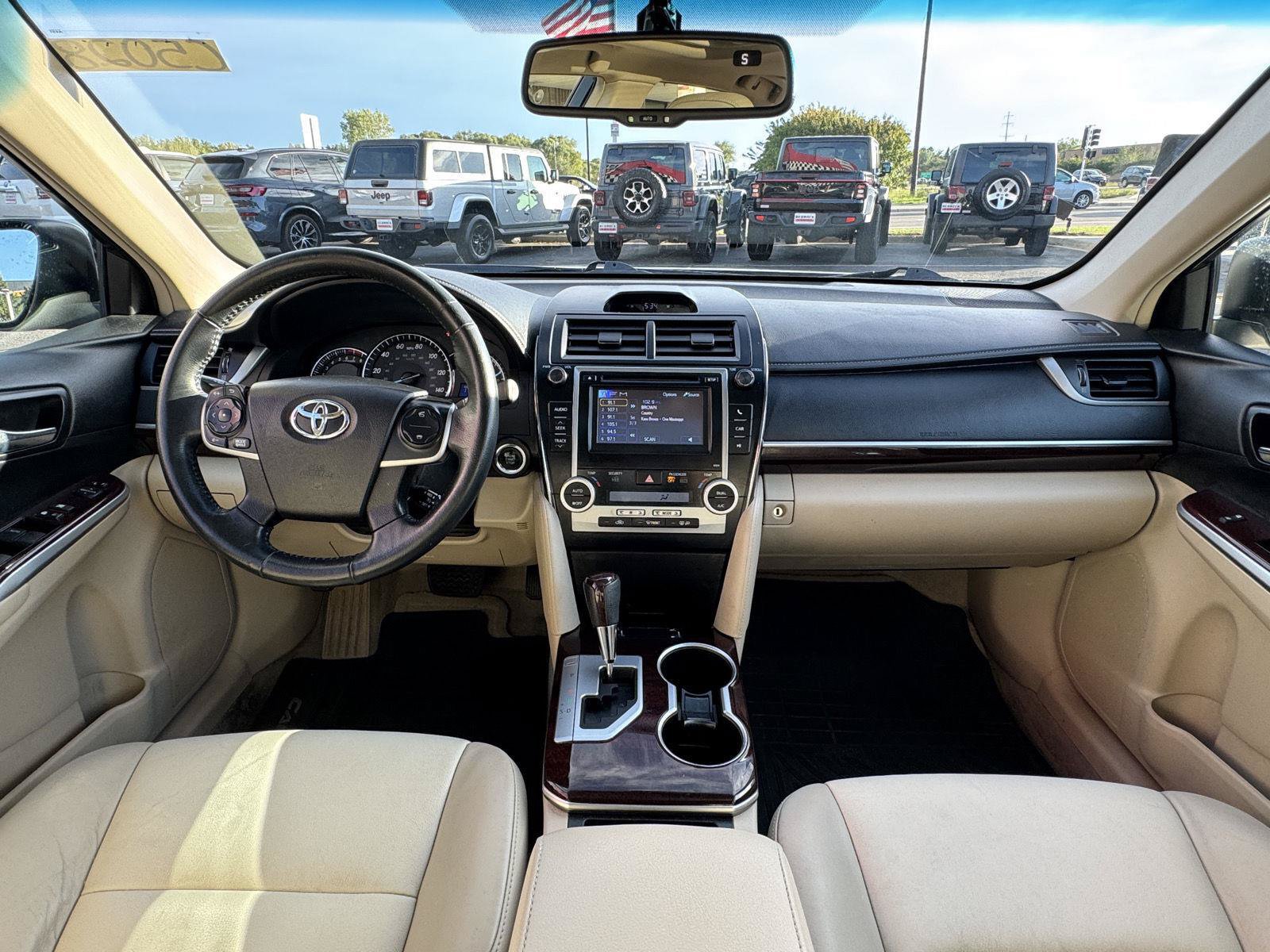 Used 2014 Toyota Camry XLE w/ Leather Package FWD image 28