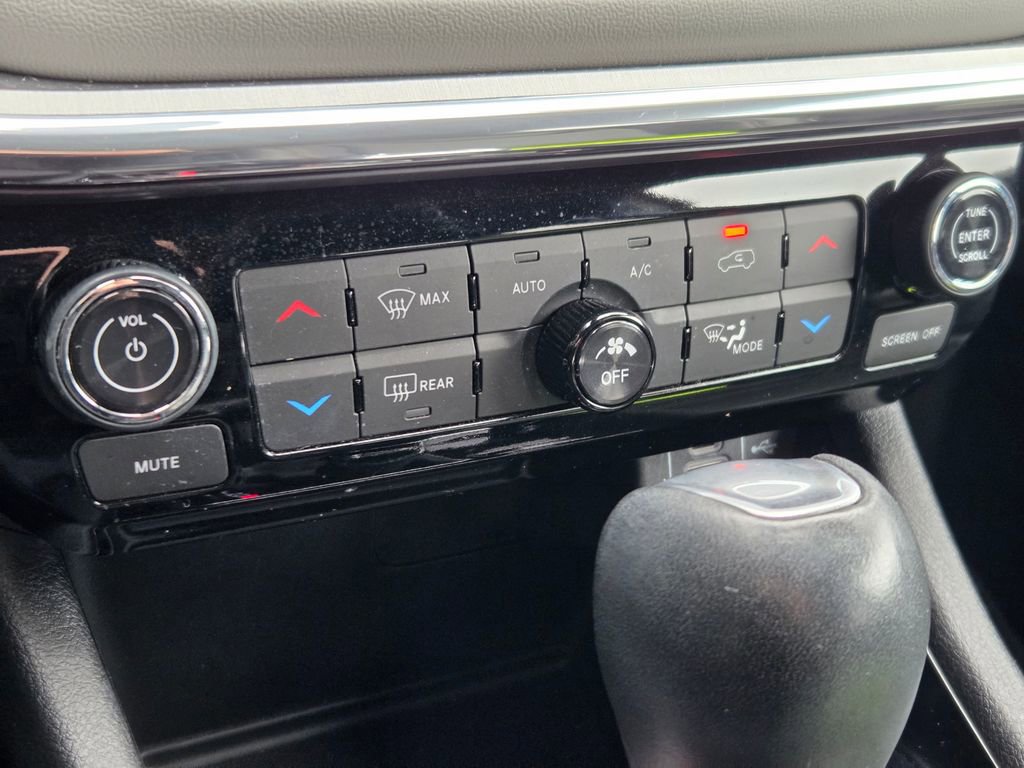 Used 2024 Jeep Compass Limited image 10