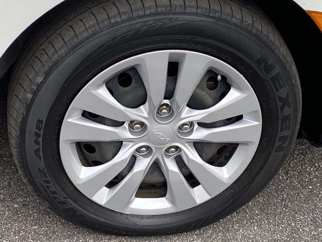 Used 2023 Kia Soul LX FWD image 28