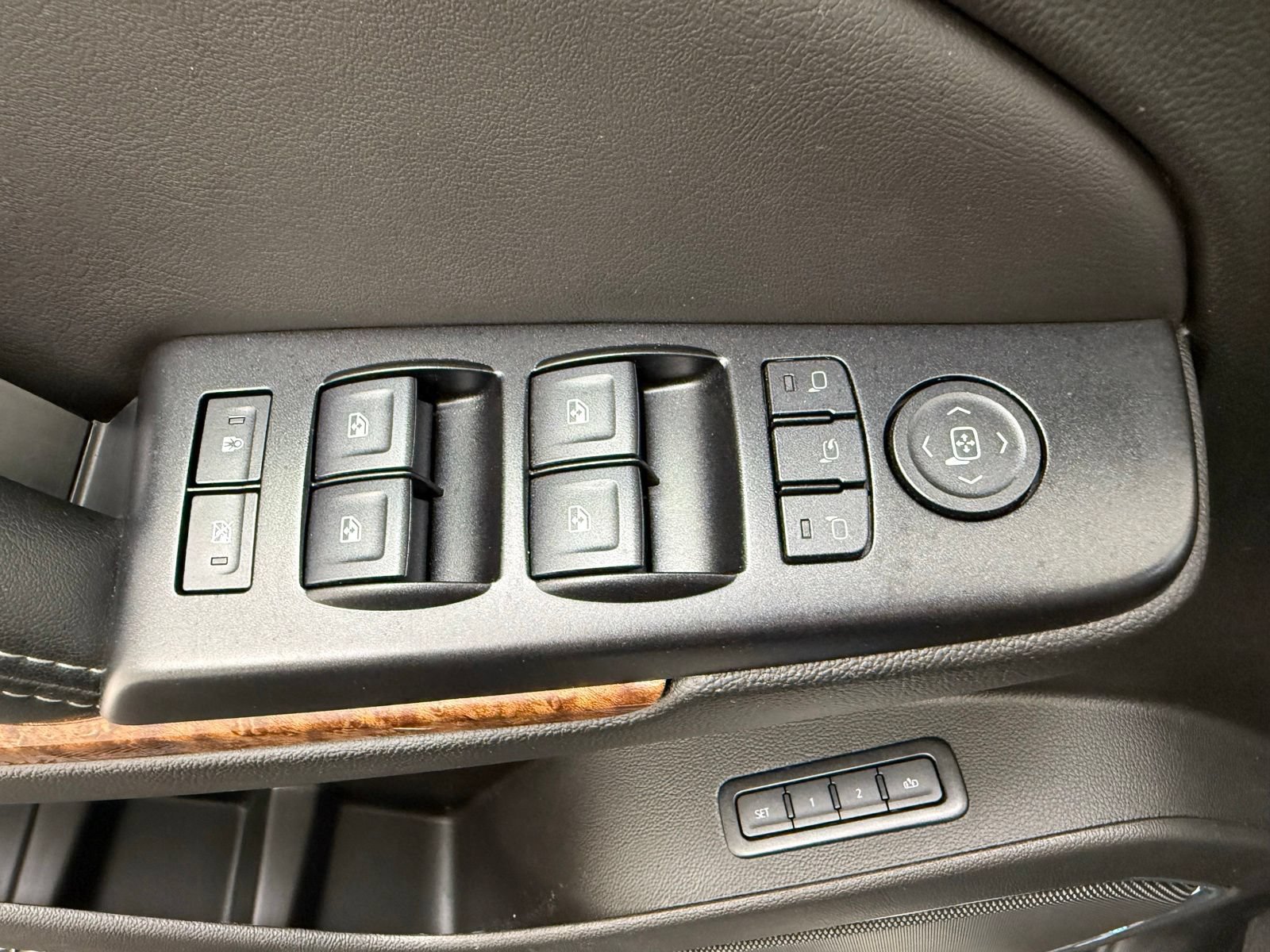 Used 2019 Chevrolet Suburban Premier AWD/4WD image 12