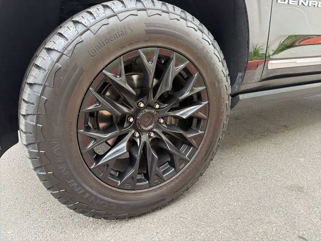 Used 2021 GMC Yukon XL Denali w/ Denali Premium Package image 4