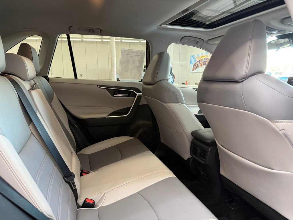 Used 2019 Toyota RAV4 XLE Premium image 19