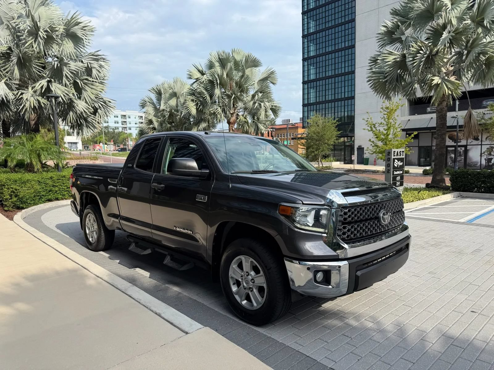 Used 2019 Toyota Tundra SR5 w/ Convenience Package AWD/4WD image 10
