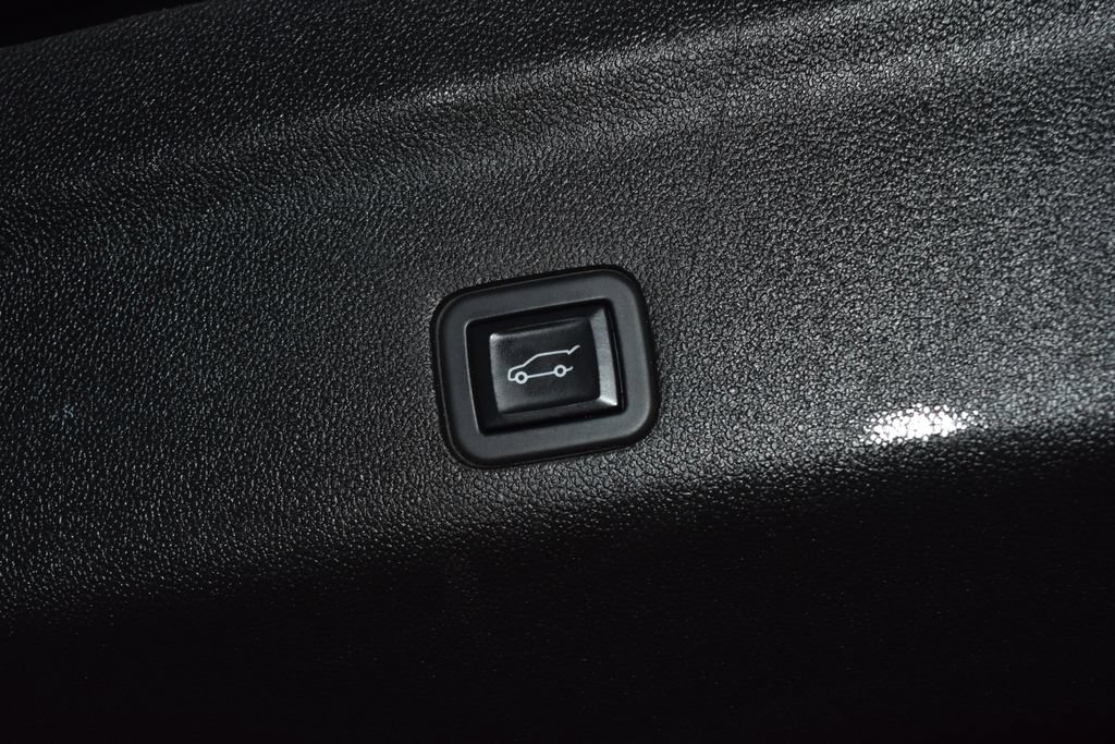 Used 2023 Chevrolet Tahoe Premier AWD/4WD image 32