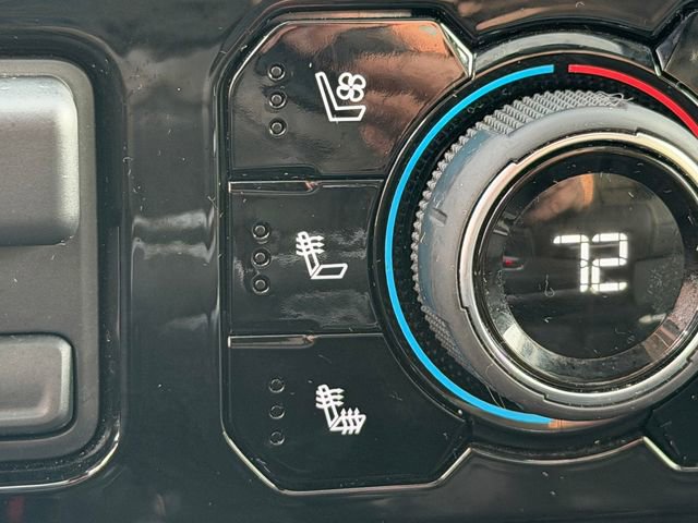 Used 2023 Chevrolet Silverado 1500 ZR2 w/ Technology Package image 39