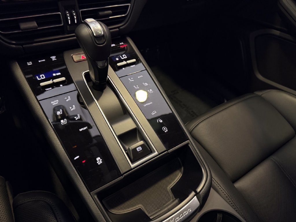 Certified 2026 Porsche Macan AWD/4WD image 19
