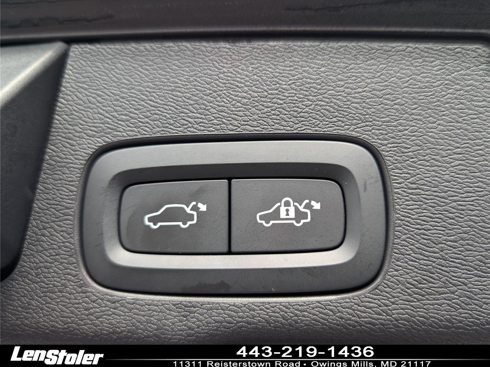 Used 2024 Volvo XC60 B5 Plus w/ Protection Package Premier AWD/4WD image 14