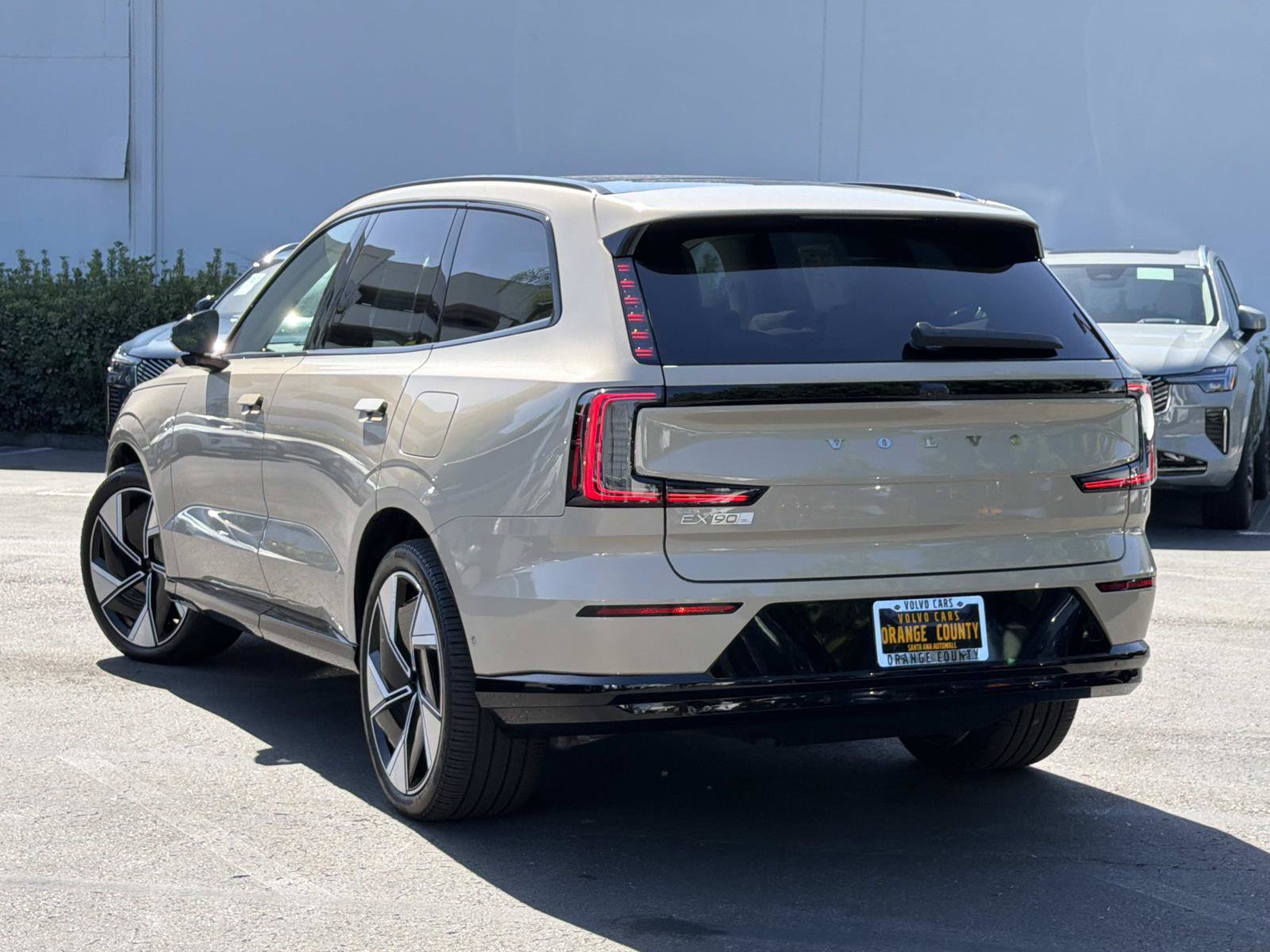 Certified 2025 Volvo EX90 Ultra AWD/4WD image 7