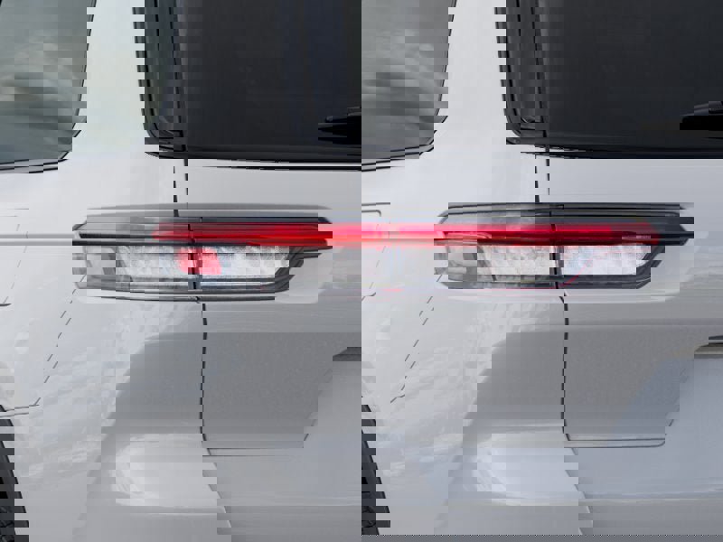 New 2025 Jeep Grand Cherokee L Altitude image 31