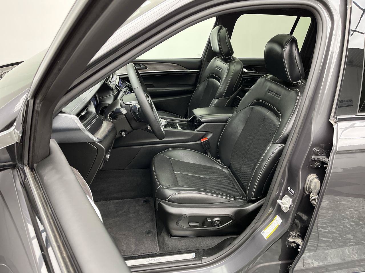 Used 2023 Jeep Grand Cherokee Overland AWD/4WD image 10