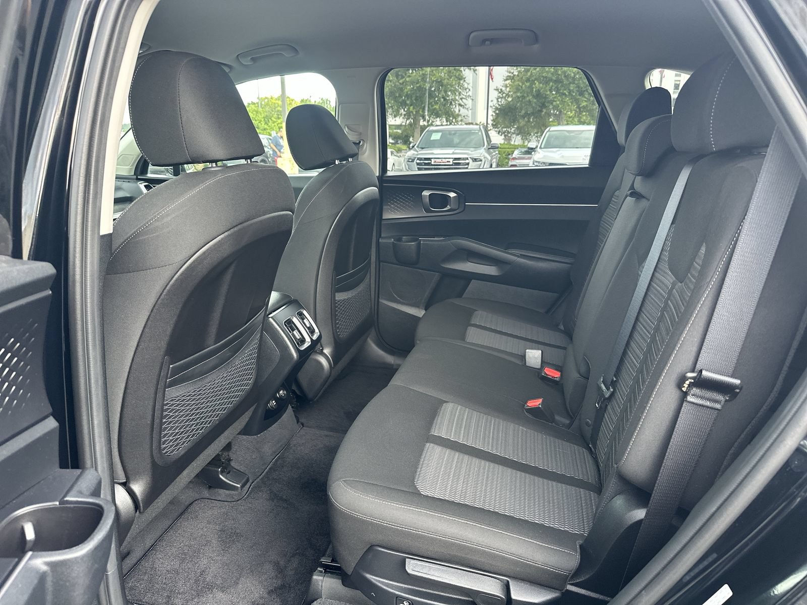 Used 2023 Kia Sorento LX FWD image 31