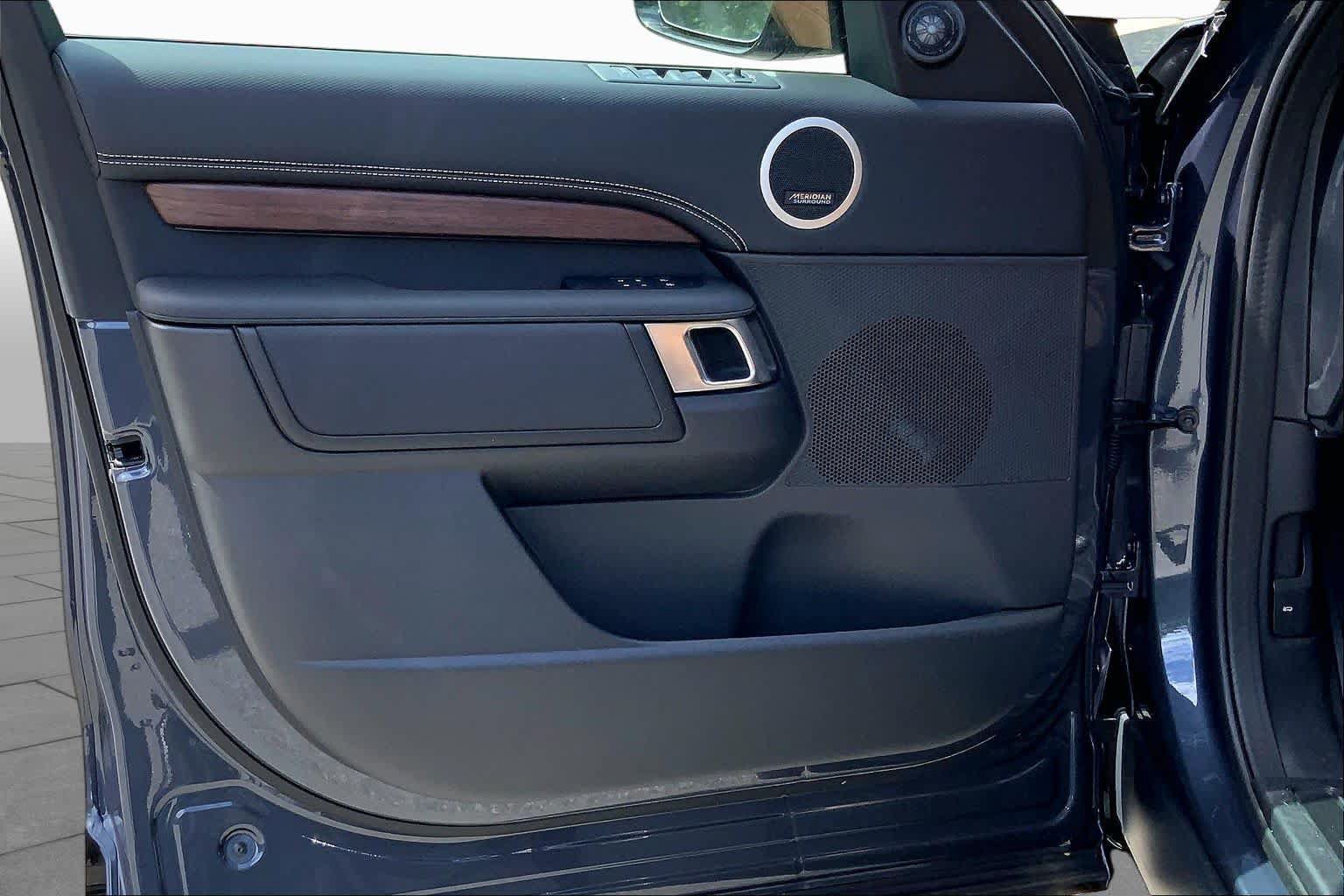 New 2026 Land Rover Discovery Dynamic SE AWD/4WD image 10